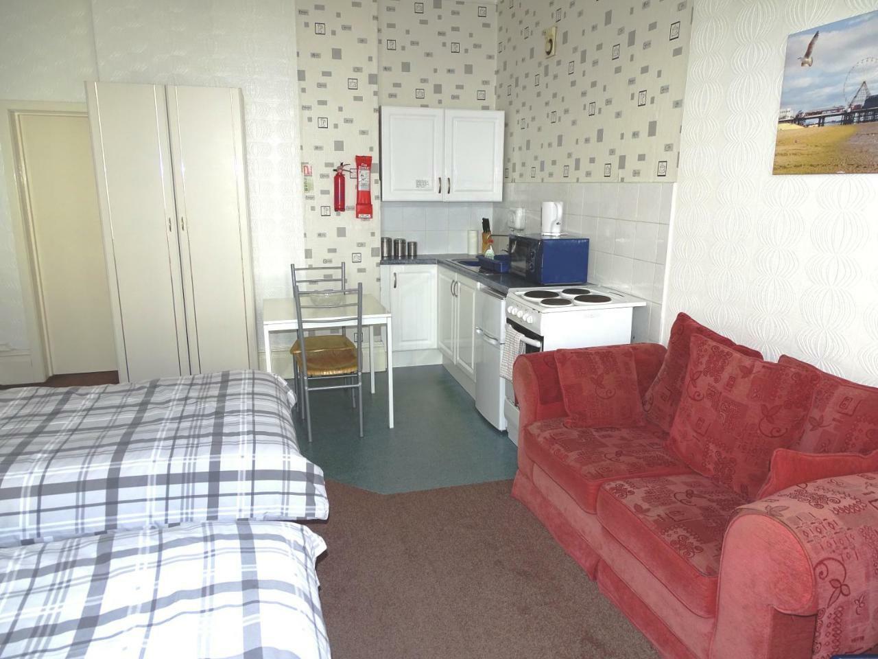 Beeton Villas Holiday Apartments Blackpool Exterior photo